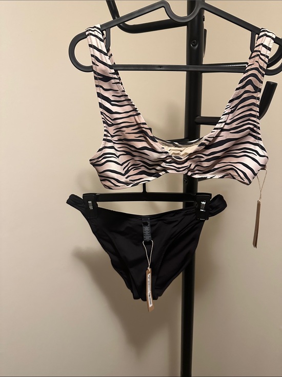 SKIMS Other - Skims Signature Plunge Triangle Swim